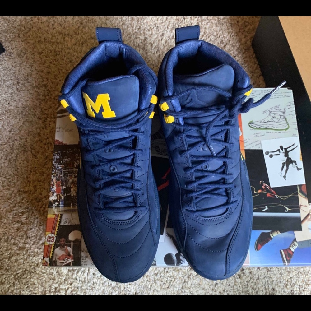 Air Jordan 12 Michigan